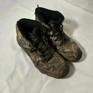 Boys size 4 realtree brand hiking boots, #O528